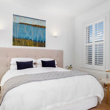 苏丽婉克芙公寓式酒店 霍巴特 外观 照片 Plantation shutters in a bedroom